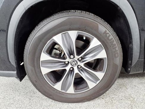 Used 2022 Toyota Highlander XLE image 26