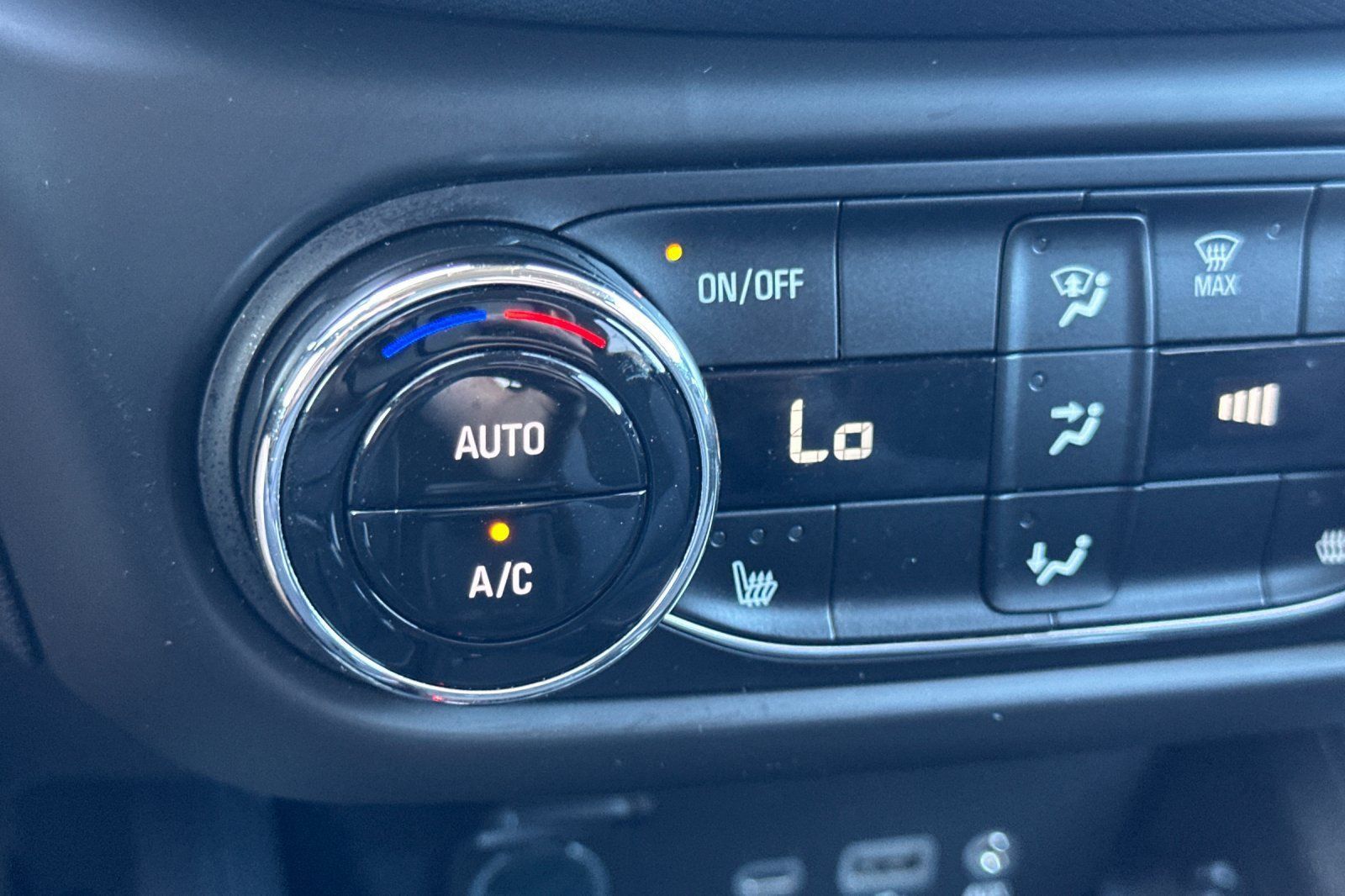 Used 2023 Chevrolet TrailBlazer LT w/ Convenience Package FWD image 28