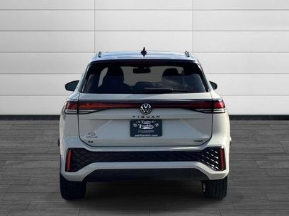 Used 2025 Volkswagen Tiguan SE R-Line