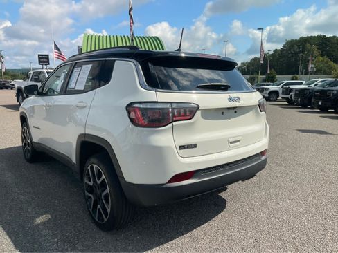 Used 2018 Jeep Compass Limited w/ Navigation Group AWD/4WD image 8