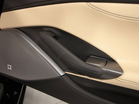 Used 2020 Ferrari Portofino image 47