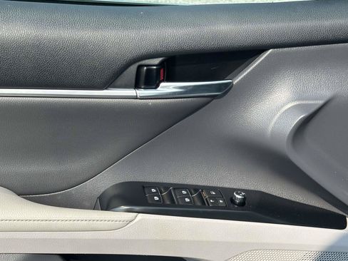 Used 2020 Toyota Camry XLE w/ Sunroof Package FWD image 20