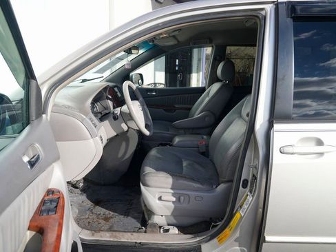 Used 2005 Toyota Sienna XLE image 17