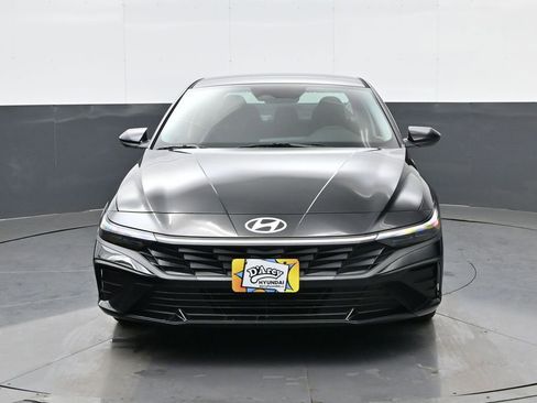 New 2026 Hyundai Elantra SE image 2