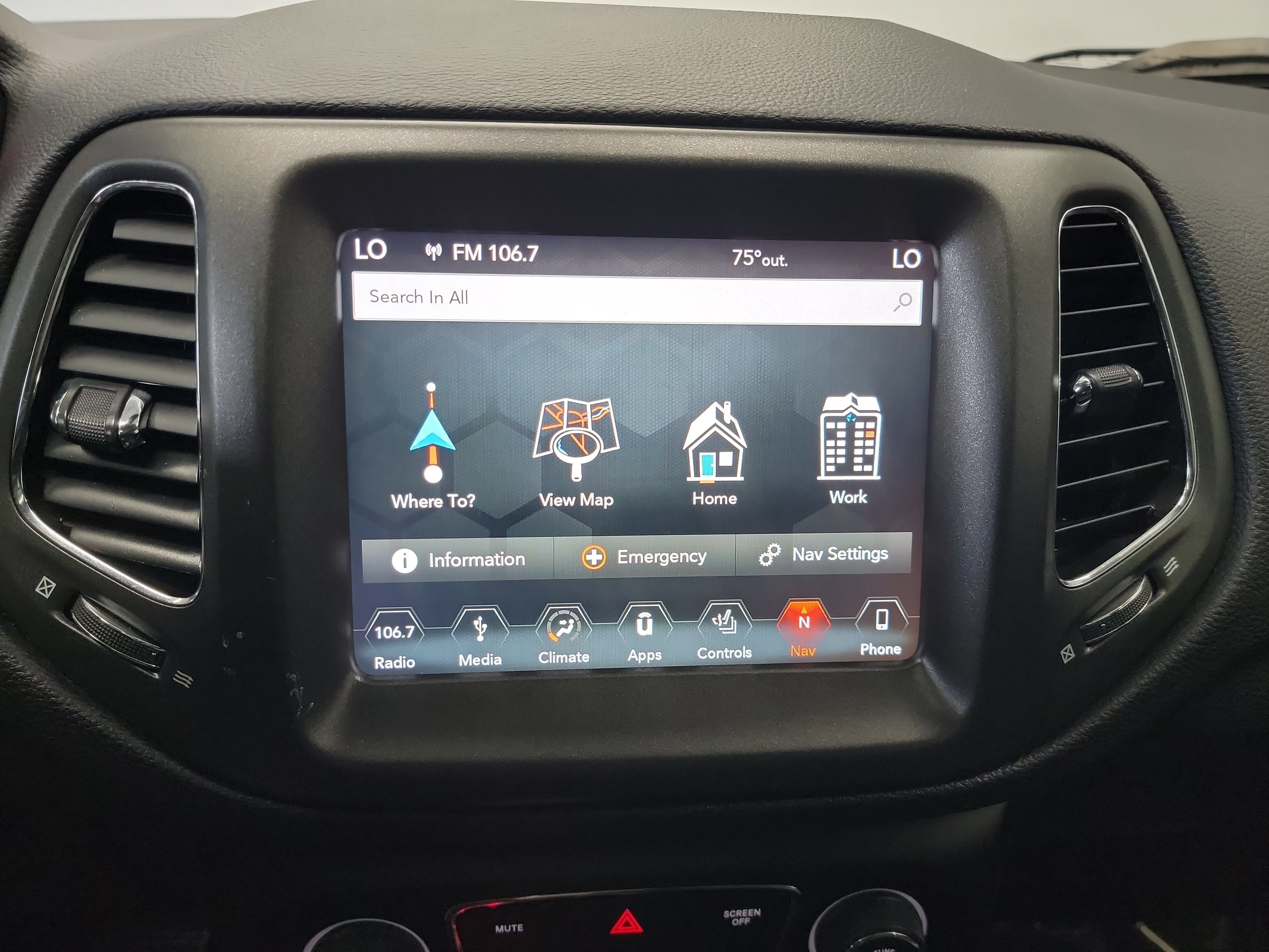 Used 2018 Jeep Compass Trailhawk w/ Leather Interior Group AWD/4WD image 22
