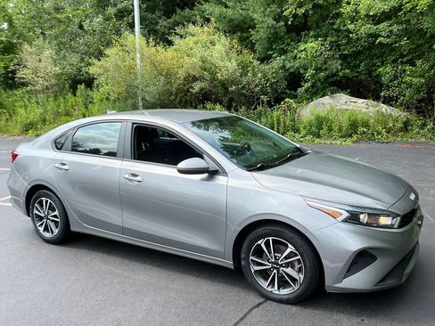 Used 2023 Kia Forte LXS FWD image 7