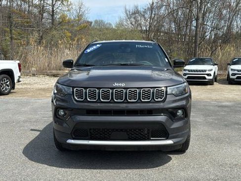 Used 2024 Jeep Compass Limited image 3