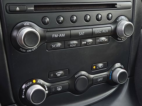 Used 2018 Nissan 370Z Touring Sport image 13