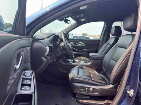 Certified 2023 Chevrolet Traverse LT w/ LT Premium Package AWD/4WD image 12