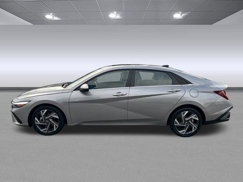 Used 2025 Hyundai Elantra SEL image 6