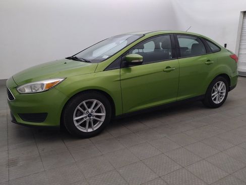 Used 2018 Ford Focus SE w/ Cold Weather Package FWD image 2