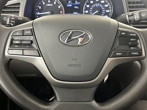 Used 2017 Hyundai Elantra SE FWD image 15