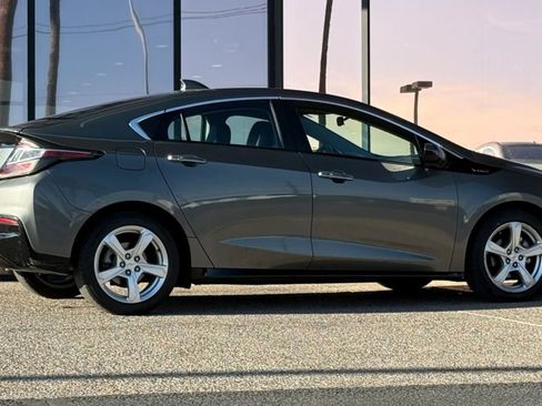 Used 2017 Chevrolet Volt LT w/ Comfort Package FWD image 13