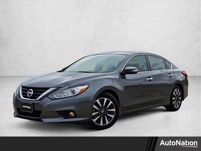 Used 2017 Nissan Altima 2.5 SV w/ Convenience Package
