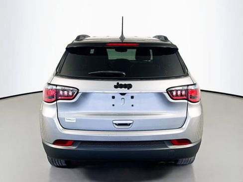 Used 2022 Jeep Compass Altitude FWD image 7