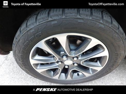 Used 2017 Jeep Grand Cherokee Overland image 8