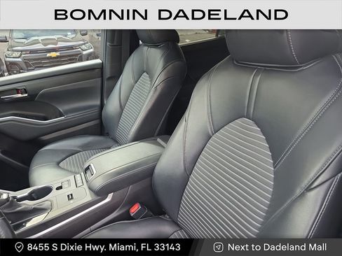 Used 2022 Toyota Highlander XSE image 13