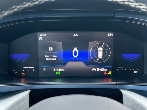 Certified 2022 Volkswagen Taos SE w/ Panoramic Sunroof Package image 25