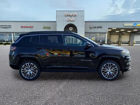 Used 2023 Jeep Compass Limited w/ Elite Group AWD/4WD image 2