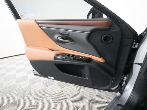 Certified 2025 Lexus ES 350 w/ Premium Package FWD image 12