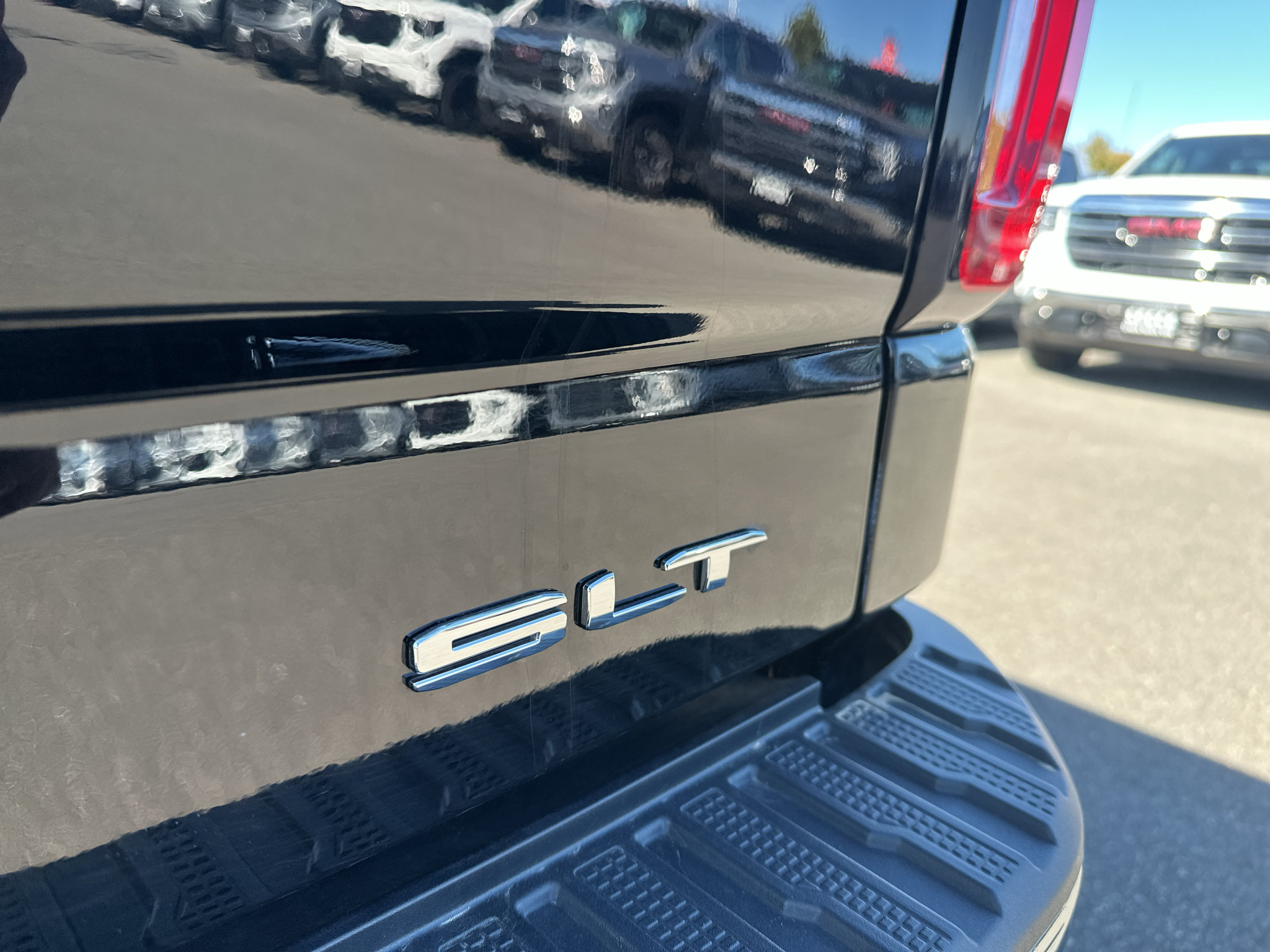 Used 2026 GMC Sierra 1500 SLT w/ SLT Premium Package AWD/4WD image 13