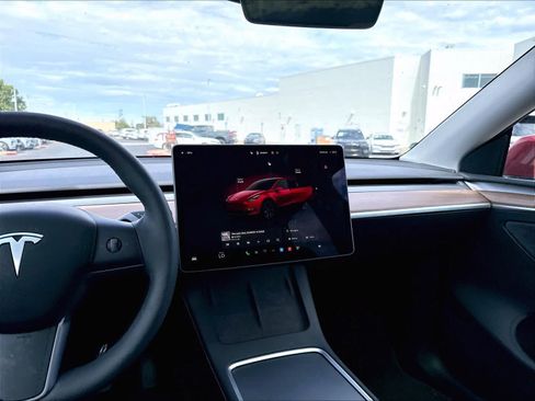 Used 2024 Tesla Model Y 2WD image 12