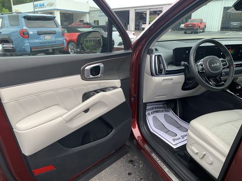 Used 2024 Kia Sorento SX AWD/4WD image 14