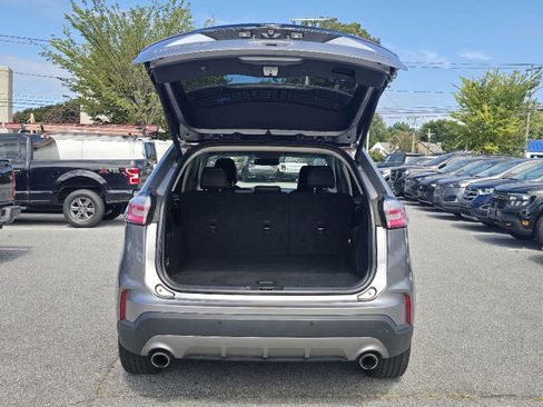 Used 2024 Ford Edge Titanium image 9
