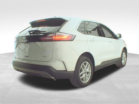 Used 2022 Ford Edge SEL image 2