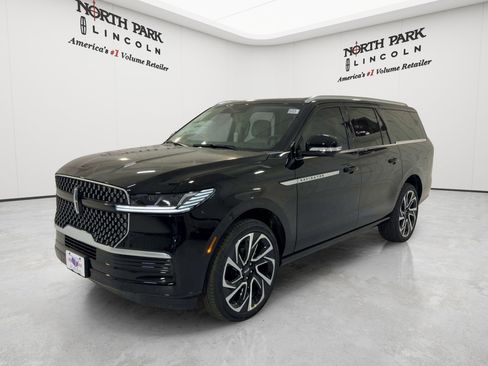 New 2026 Lincoln Navigator L Reserve AWD/4WD image 5