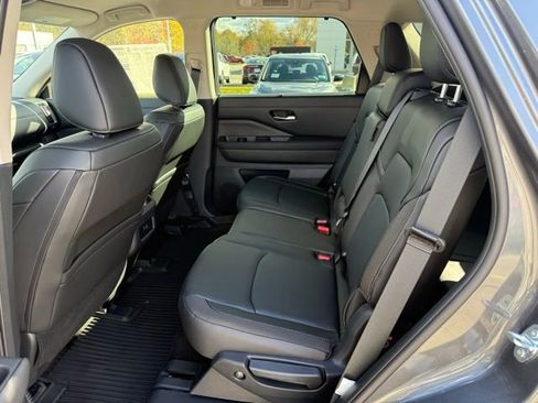 New 2025 Nissan Pathfinder SL w/ Lighting Package (N92) image 17