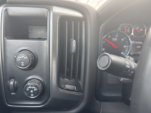 Used 2018 Chevrolet Silverado 1500 LT w/ LT Eassist Package AWD/4WD image 13