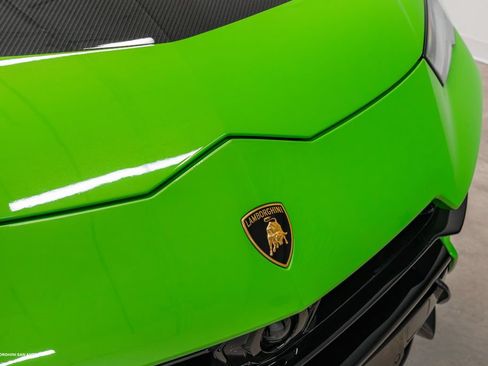 Used 2024 Lamborghini Urus Performante AWD/4WD image 13