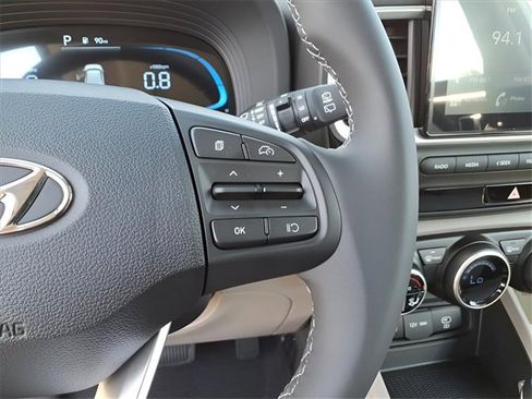 New 2025 Hyundai Venue SEL image 15