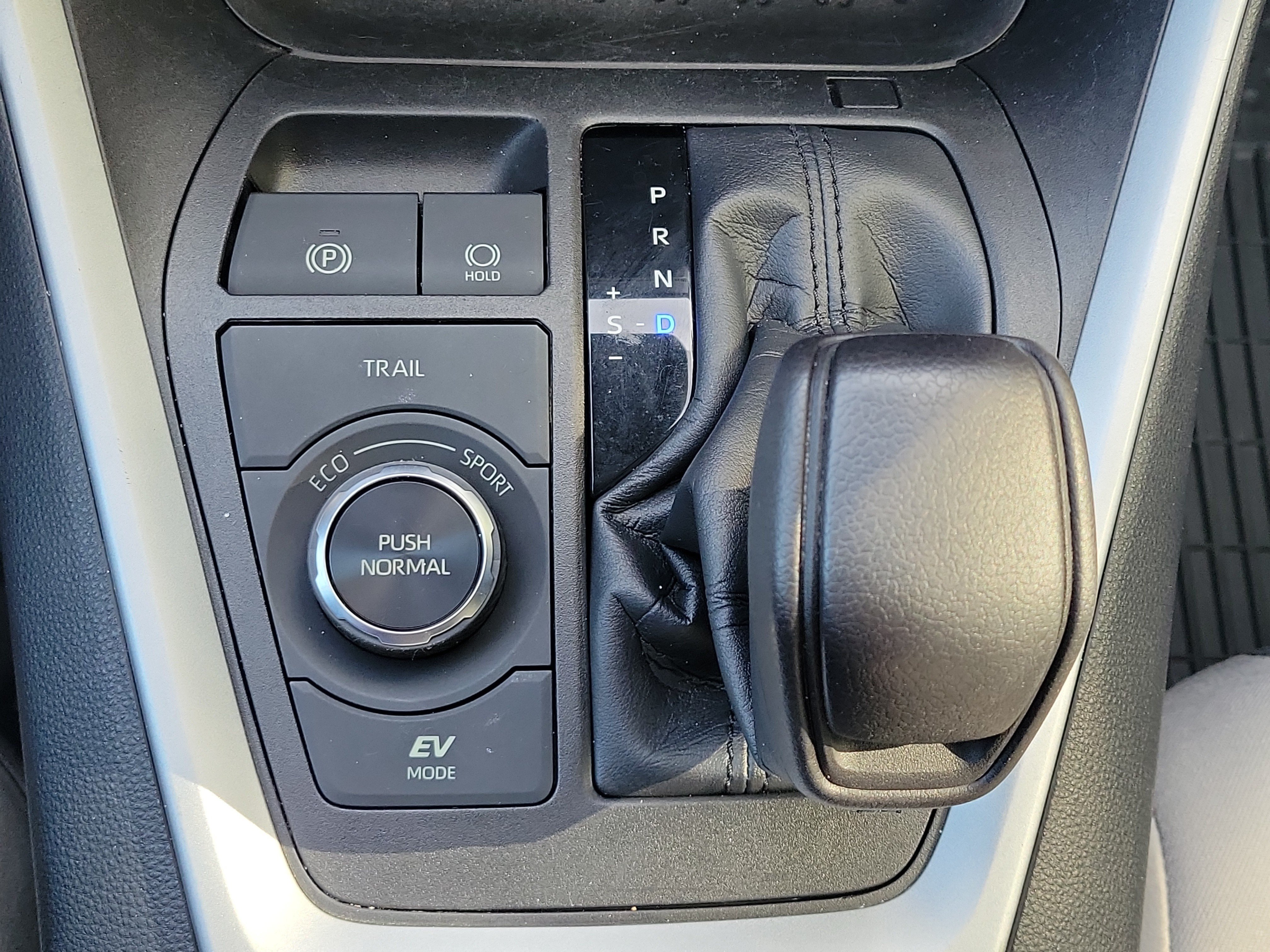 Used 2022 Toyota RAV4 XLE AWD/4WD image 27