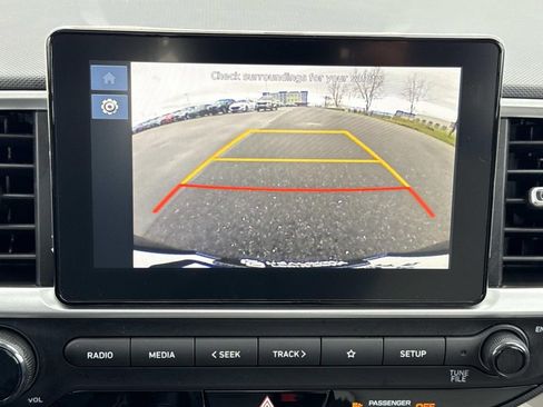 Used 2025 Hyundai Venue SEL FWD image 6