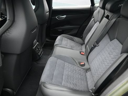 Used 2023 Audi e-tron GT Premium Plus image 30