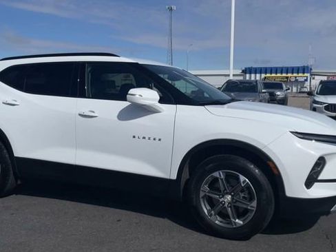 Used 2024 Chevrolet Blazer LT image 3