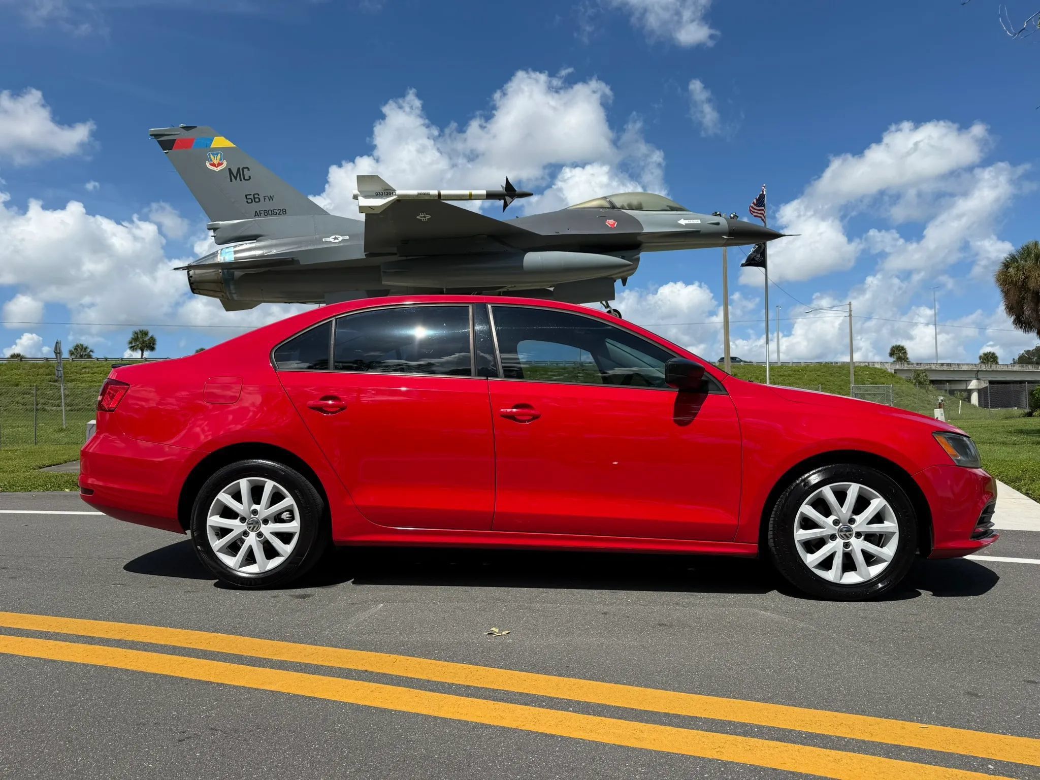 Used 2015 Volkswagen Jetta SE FWD image 1