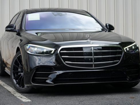 Used 2023 Mercedes-Benz S 500 4MATIC w/ AMG Line image 4