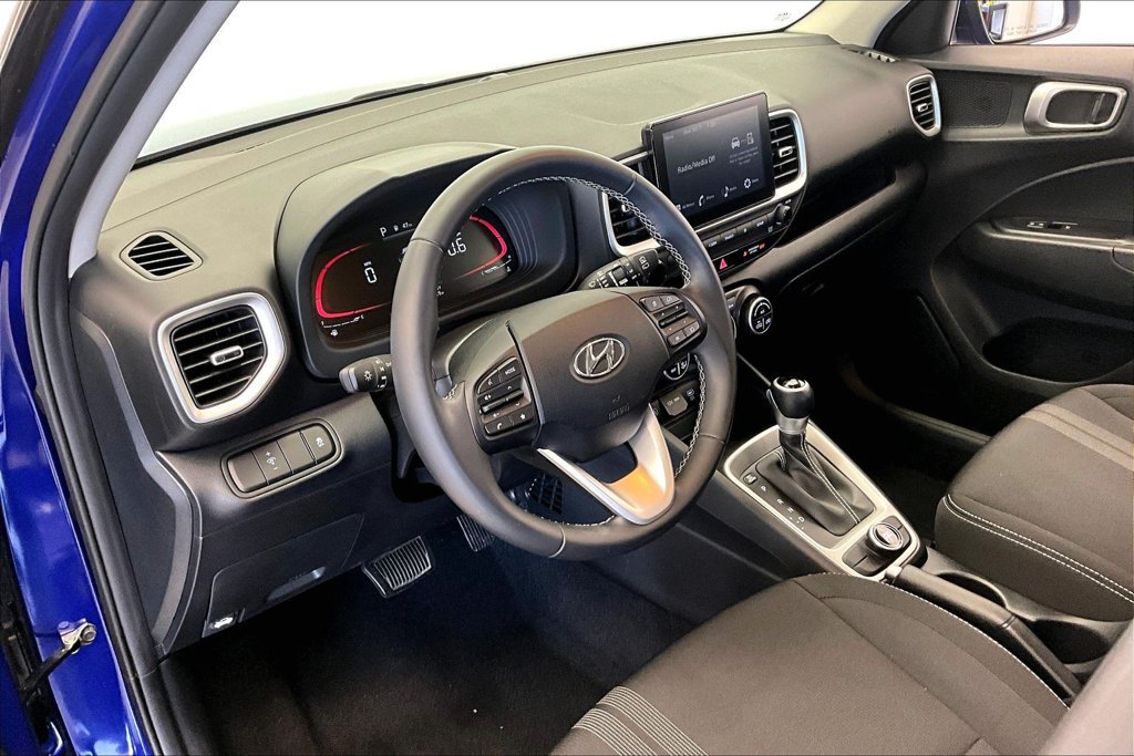 Used 2024 Hyundai Venue SEL FWD image 13