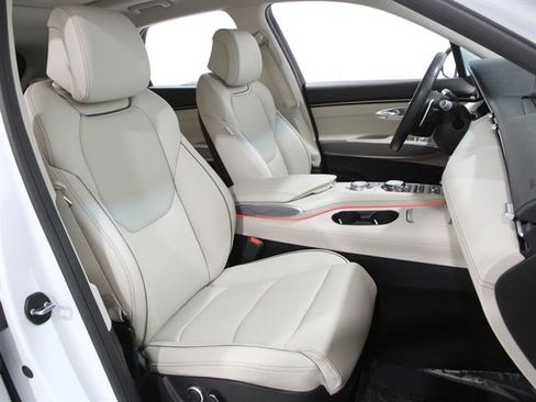 Certified 2024 Genesis GV70 2.5T w/ Advanced Package image 18