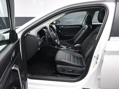 Used 2024 Volkswagen Jetta SE FWD image 12