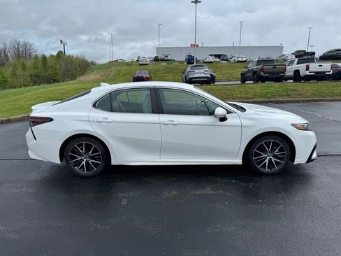 Used 2023 Toyota Camry SE FWD image 2