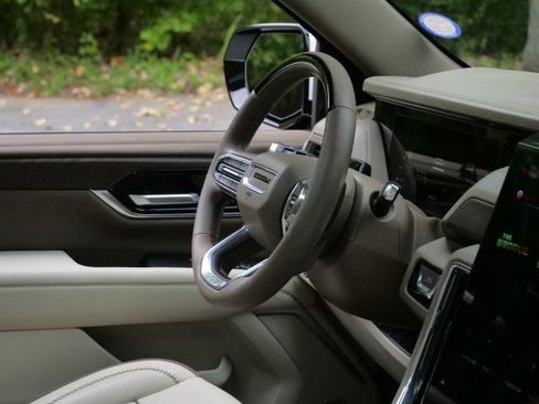 Used 2025 GMC Yukon Denali w/ Denali Reserve Package RWD image 53