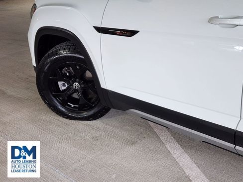 Used 2024 Volkswagen Atlas Peak Edition SE AWD/4WD image 16