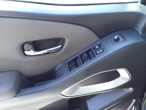 Certified 2023 Nissan Frontier SV w/ SV Convenience Package RWD image 3