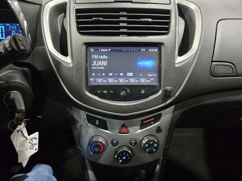 Used 2015 Chevrolet Trax LT w/ LT Sun and Sound Package AWD/4WD image 37