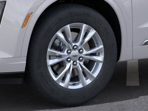 Used 2025 Cadillac XT6 Luxury w/ LPO, Floor Liner Package image 9