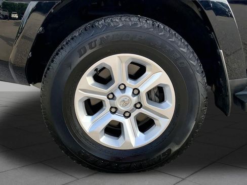 Used 2022 Toyota 4Runner SR5 AWD/4WD image 11